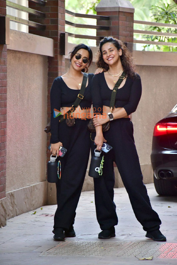 photos neha sharma and aisha sharma snapped in bandra 2 2