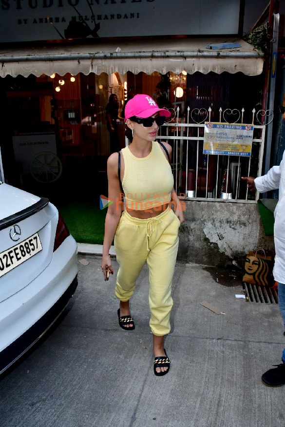 photos nora fatehi spotted in bandra 3 5