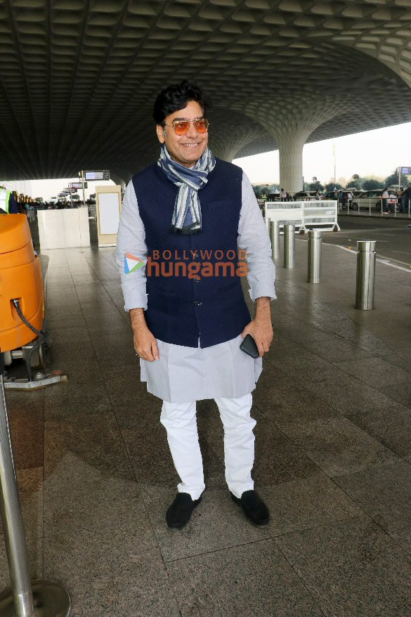 photos rakul preet singh ashutosh rana rajkummar rao and others snapped at the airport 6