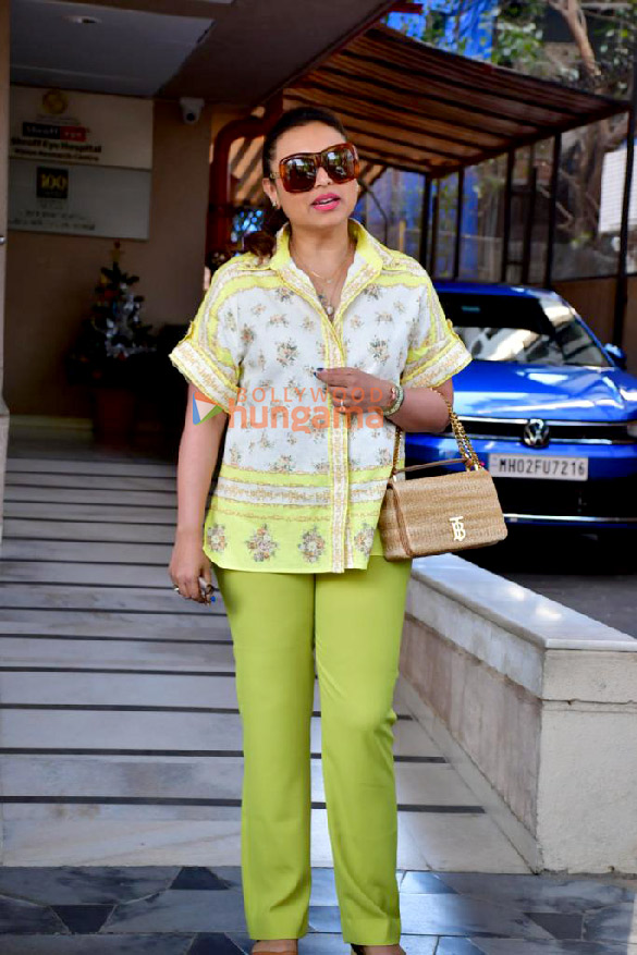 photos rani mukerji spotted at a dental clinic in bandra 3