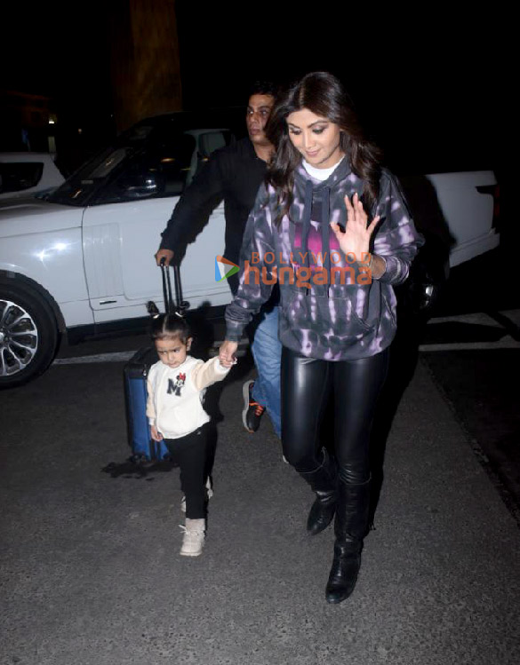 photos saif ali khan kareena kapoor khan katrina kaif and shilpa shetty snapped at the airport 3