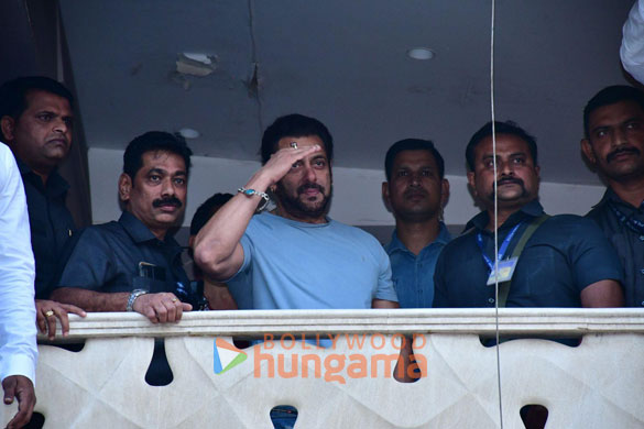 photos salman khan greets fans at galaxy apartments on his birthday in bandra 3
