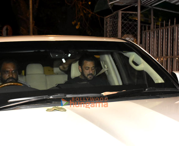 photos salman khan snapped outside a dubbing studio in bandra 5