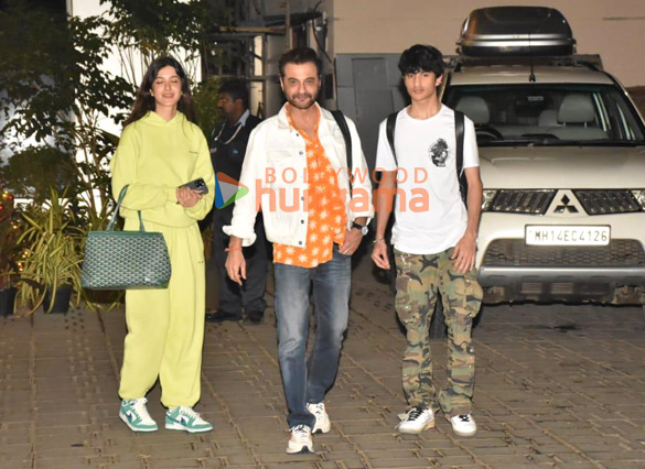 photos shah rukh khan ananya panday chunky pandey and others spotted at kalina airport 5