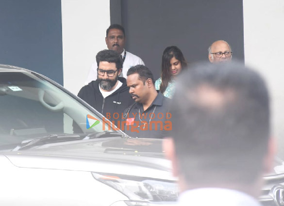 photos shah rukh khan rani mukerji and abhishek bachchan spotted at kalina airport 3