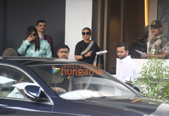 Photos: Shah Rukh Khan, Rani Mukerji and Abhishek Bachchan spotted at Kalina airport Photos: Shah Rukh Khan, Rani Mukerji and Abhishek Bachchan spotted at Kalina airport