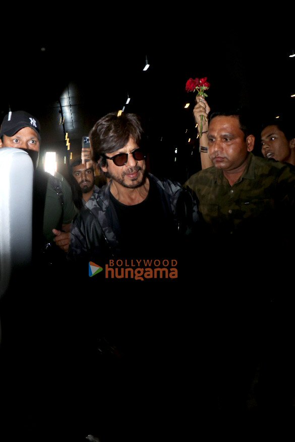 Photos: Shah Rukh Khan and Sonam Kapoor Ahuja snapped at the airport