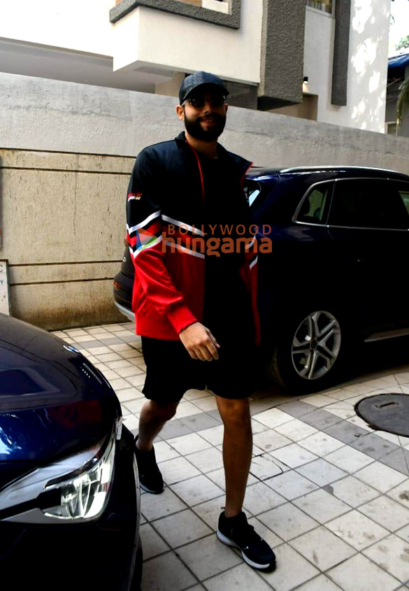 photos siddhant chaturvedi snapped in juhu 1