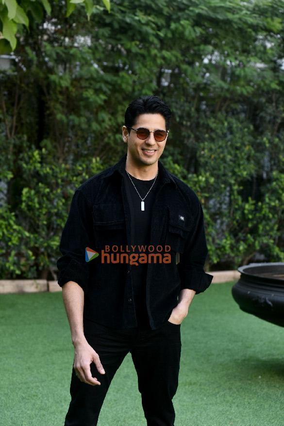 photos sidharth malhotra and rashmika mandanna snapped during a photoshoot for their film mission majnu 3