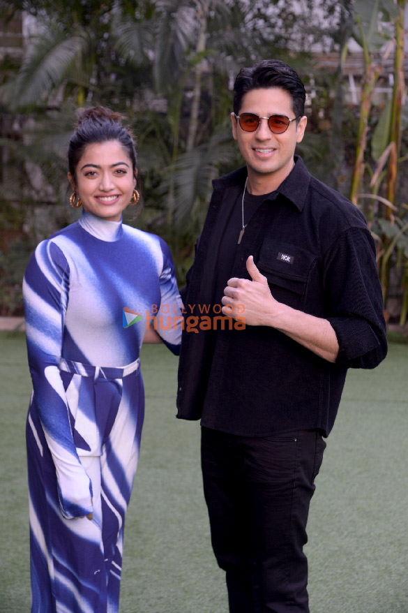 photos sidharth malhotra and rashmika mandanna snapped during a photoshoot for their film mission majnu 4
