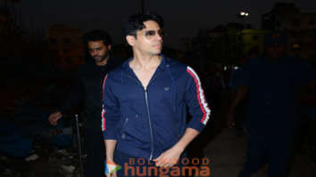 Photos: Sidharth Malhotra snapped at Versova Jetty