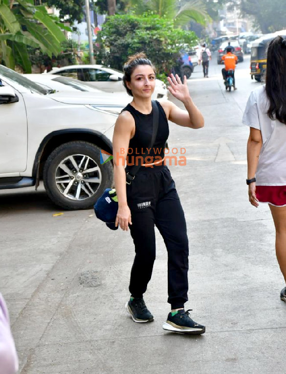 Photos: Soha Ali Khan spotted in Bandra Photos: Soha Ali Khan spotted in Bandra