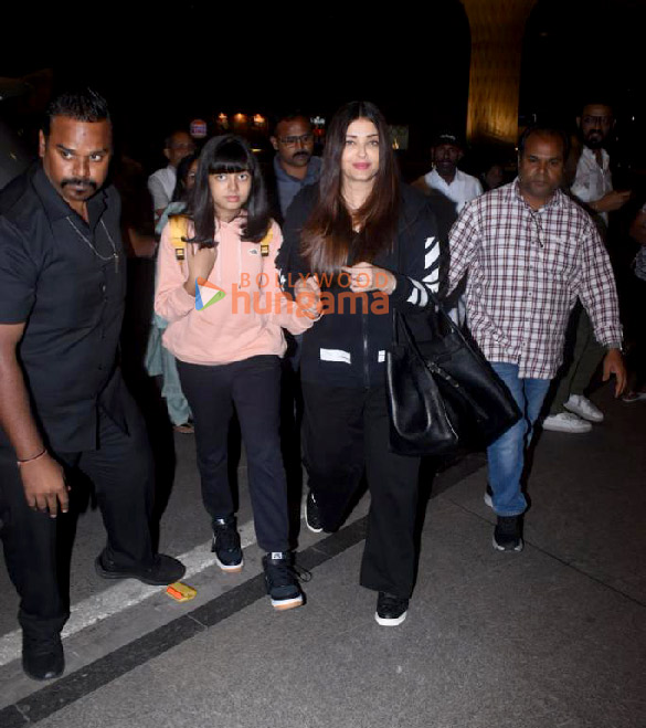 photos sonam kapoor ahuja aishwarya rai bachchan aaradhya bachchan and bhushan kumar snapped at the airport 2