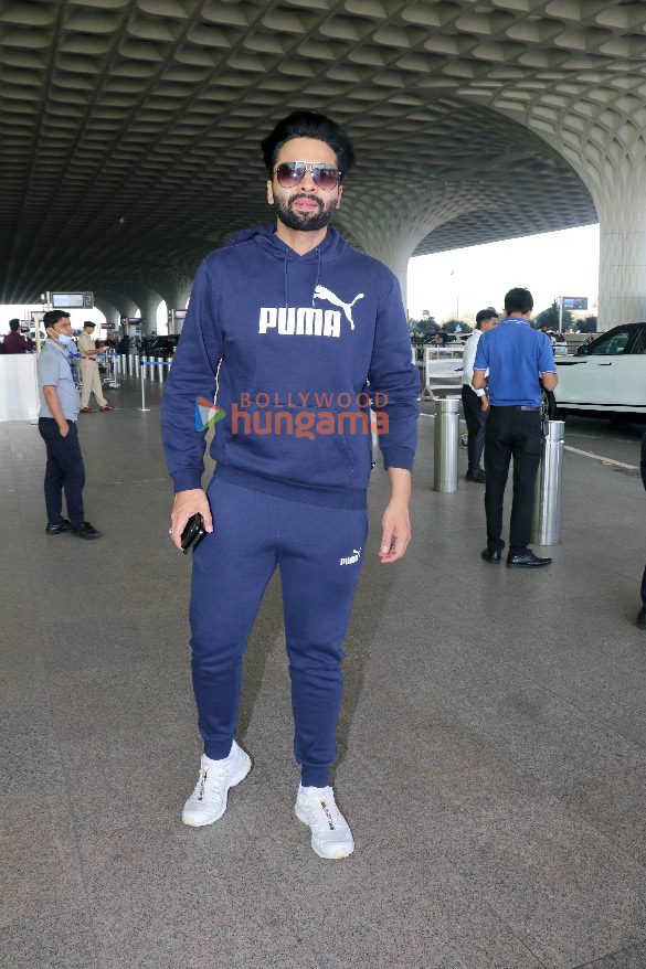 photos sophie choudry and jackky bhagnani snapped at the airport 2