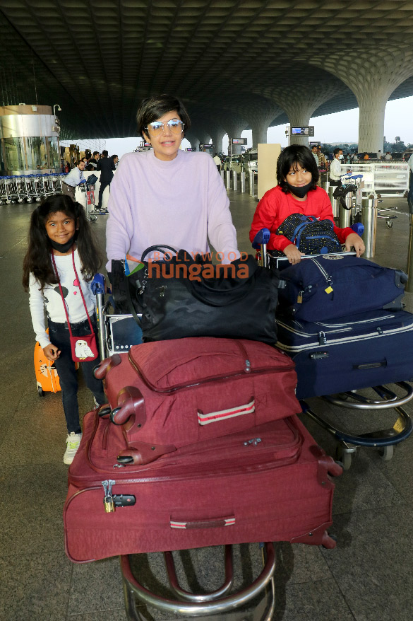 photos sunny leone urvashi rautela mandira bedi and others snapped at the airport 7