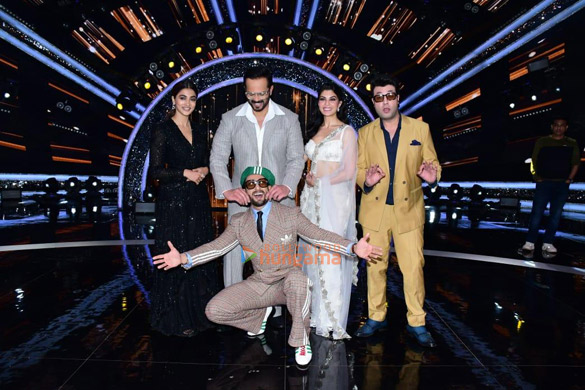 photos team of cirkus snapped promoting their film on the sets of indian idol 13 8