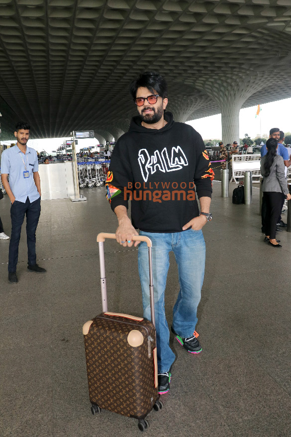 photos urvashi rautela parineeti chopra maniesh paul and others snapped at the airport 3