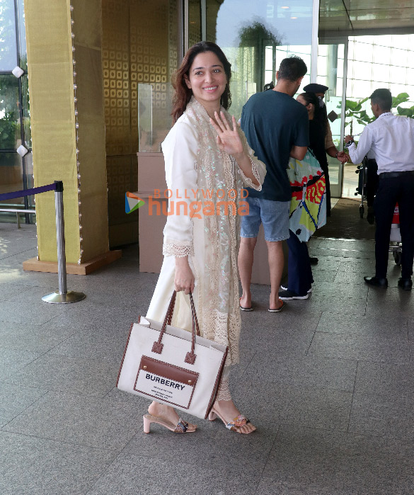 photos vicky kaushal katrina kaif varun dhawan and others snapped at the airport 13