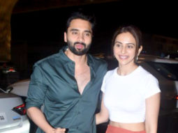 Rakul Preet Singh and Jackky Bhagnani wish paps Happy New Year at the airport