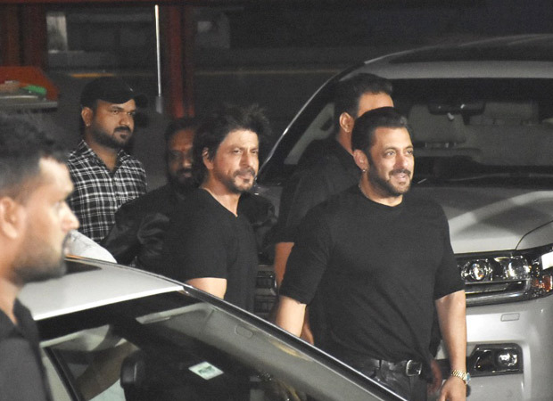 Salman Khan and Shah Rukh Khan share warm hug on Bhaijaan’s Birthday Bash
