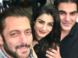 Salman Khan clicks “goofy” selfies with Raveena Tandon and Arbaaz Khan, see pics