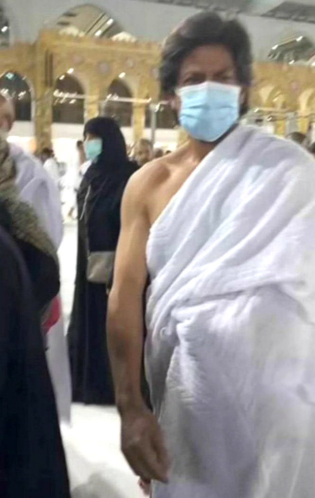 Shah Rukh Khan performs Umrah at Mecca after wrapping up Dunki in Saudi Arabia, see photos