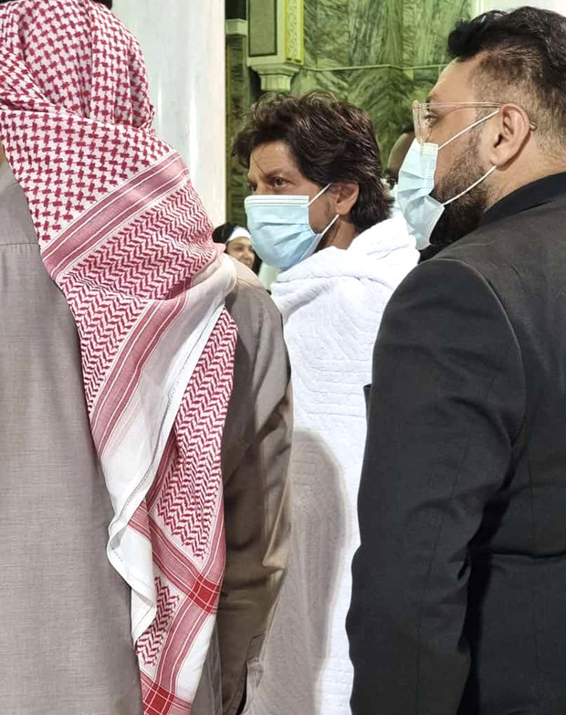 Shah Rukh Khan performs Umrah at Mecca after wrapping up Dunki in Saudi Arabia, see photos