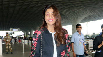 Shriya Saran poses for paps sporting a casual look at the airport