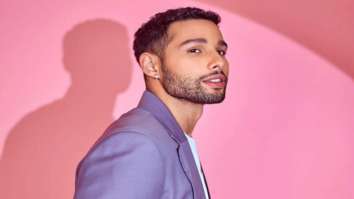 Siddhant Chaturvedi teases his fans saying, “Kuch pak raha hai” while giving a hint about his next track; watch video