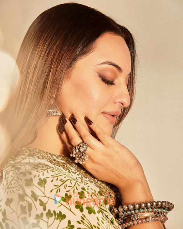 Sonakshi Sinha Photos, Images, HD Wallpapers, Sonakshi Sinha HD Images ...