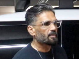 Suniel Shetty poses for paps & fans at the airport