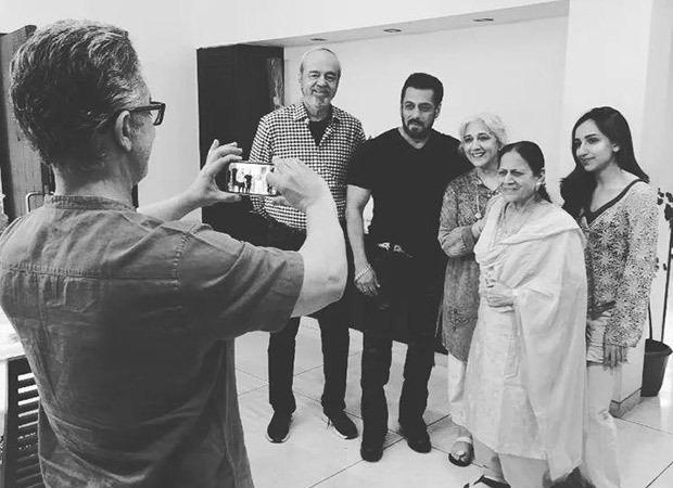 Aamir Khan becomes photographer for Salman Khan; sister Nikhat Hegde posts picture : Bollywood News