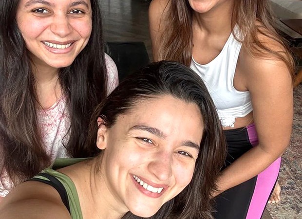 Fans are in awe of Alia Bhatt's natural beauty as she does surya namaskara with her sister Shaheen Bhatt