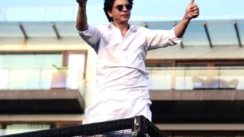 #AskSRK: Pathaan star Shah Rukh Khan says it feels like ‘balancing act’ on the edge of his balcony whenever he greets the fans