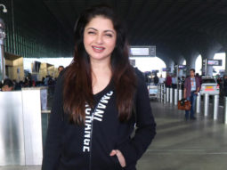 Bhagyashree waves at paps as she gets clicked at the airport