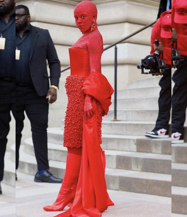 Doja Cat covered her body in 30,000 swarovski crystals for Fashion Week; spends 5 HOURS in the make-up chair as she dons head-to-toe red body paint