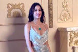 Janhvi Kapoor raises the temperature with her hotness in glittery outfits!