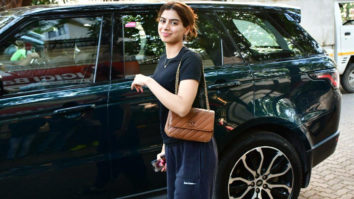 Khushi Kapoor waves at paps as he hurries for her gym session