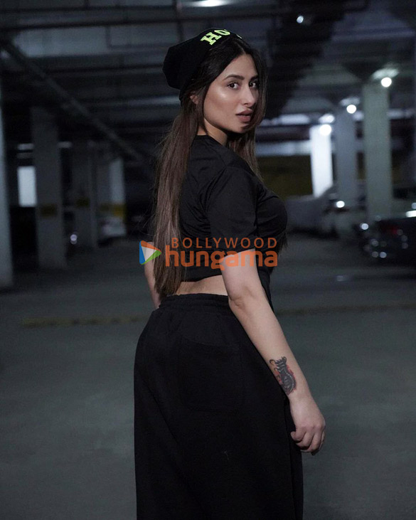 mahira sharma 4 5