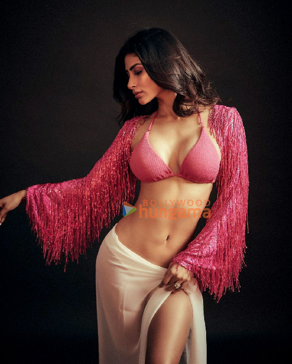 mouni roy 4 124