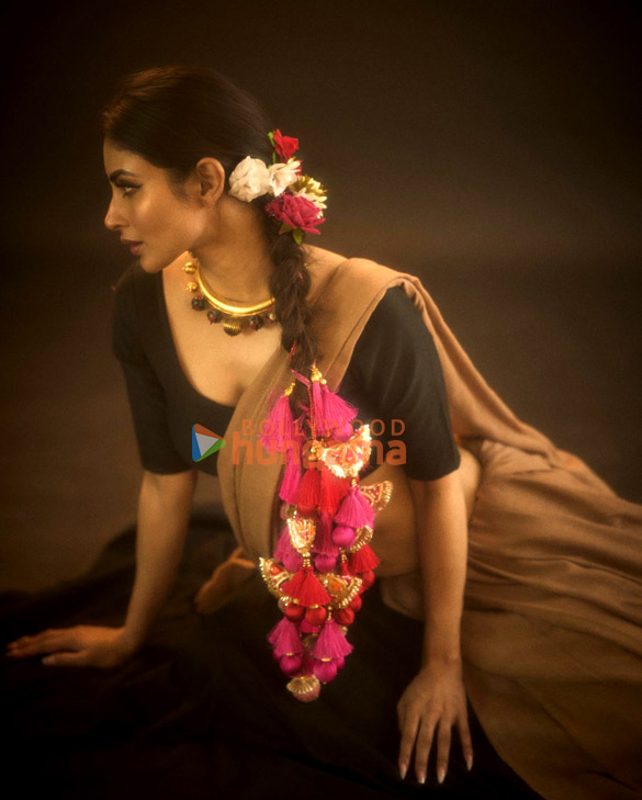 mouni roy 4 122