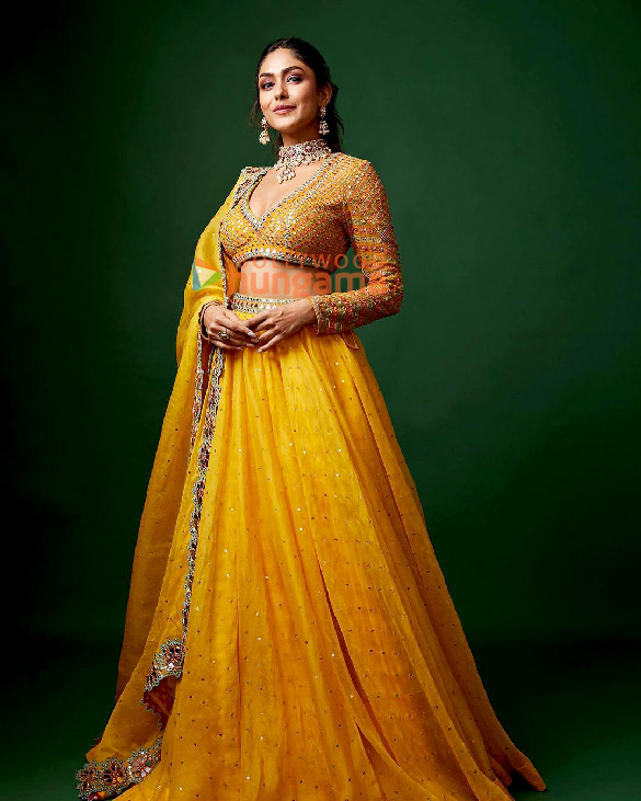 mrunal thakur 2 108
