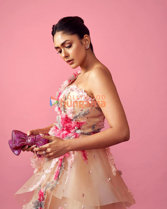 mrunal thakur 6 14