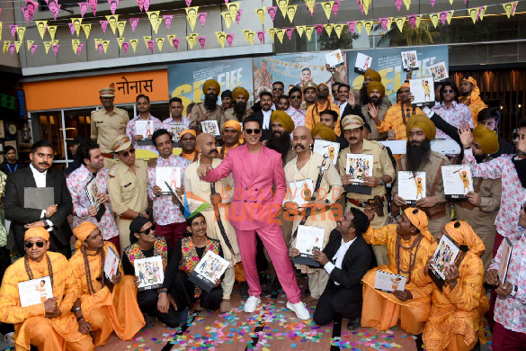 photos akshay kumar emraan hashmi nushrratt bharuccha diana penty and others snapped at the trailer launch of selfiee 8