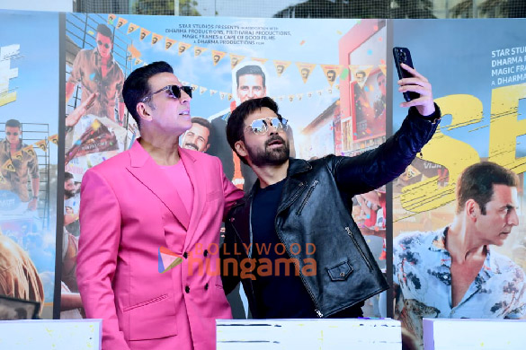 photos akshay kumar emraan hashmi nushrratt bharuccha and diana penty snapped at the trailer launch of selfiee 3 3