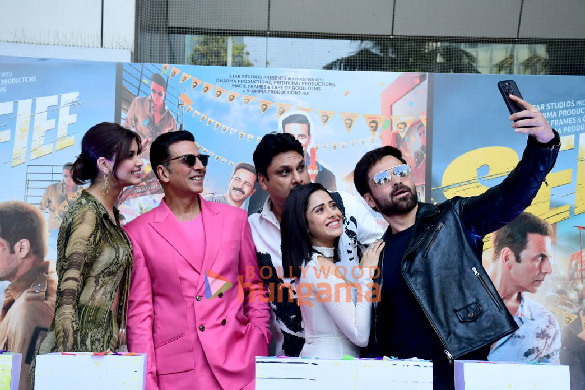Photos: Akshay Kumar, Emraan Hashmi, Nushrratt Bharuccha, Diana Penty and others snapped at the trailer launch of Selfiee Photos: Akshay Kumar, Emraan Hashmi, Nushrratt Bharuccha, Diana Penty and others snapped at the trailer launch of Selfiee