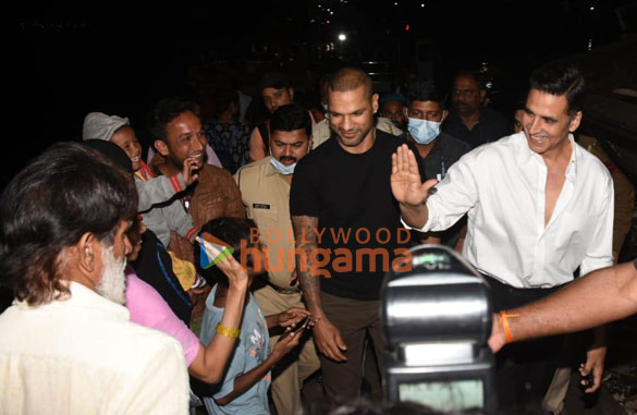 photos akshay kumar and shikhar dhawan snapped at the versova jetty 2