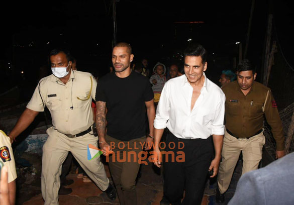 photos akshay kumar and shikhar dhawan snapped at the versova jetty 6