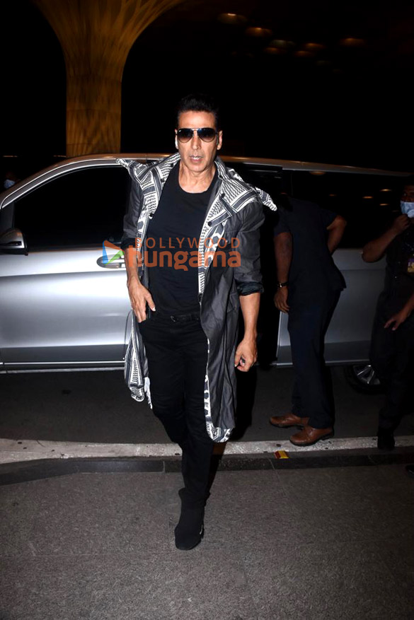 Photos: Akshay Kumar snapped at the airport | Parties & Events
