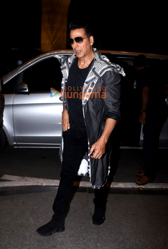 photos akshay kumar snapped at the airport 5 2